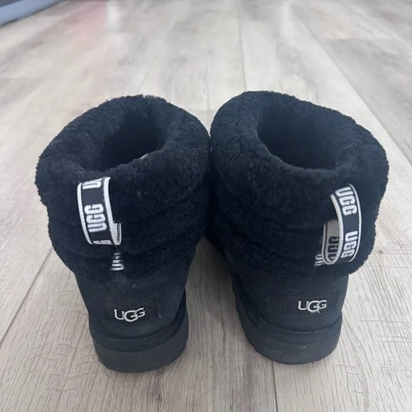 Black Uggs Size 9 - Picture 4 of 4